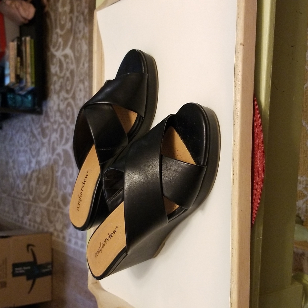 Comfortview black opened toe shoes